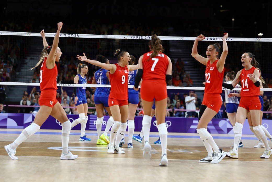Волейболистки из Турции начали Олимпиаду-2024 с победы, отыгравшись при счёте 0:2