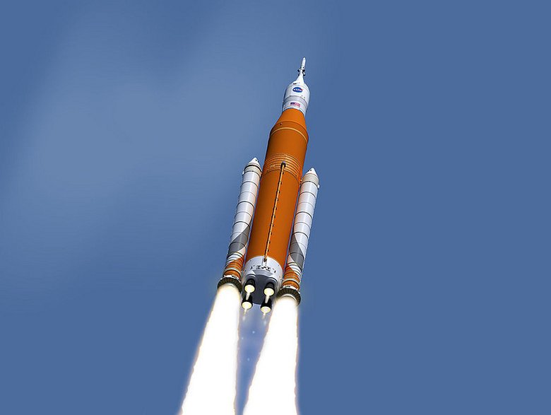 Художественное изображение полета ракеты SLS. Изображение: NASA/MSFC