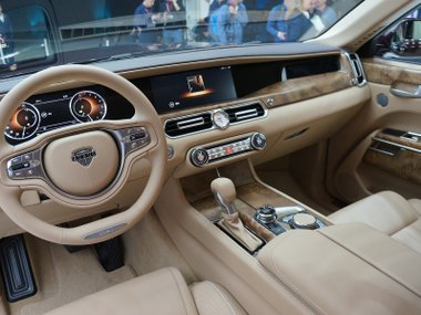 slide image for gallery: 23736 | Новый российский суперседан. Интерьер