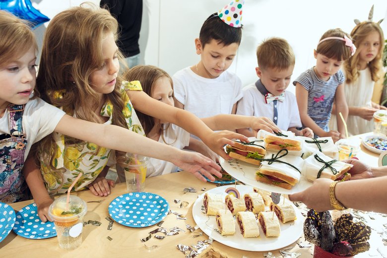 <figcaption> Бутерброды и канапе для детей на день рождения ребенка </figcaption>