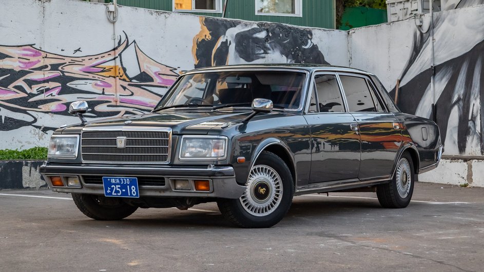 Toyota Century: лимузин для императора