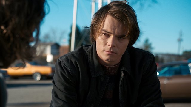 Чарли Хитон в сериале «Очень странные дела»