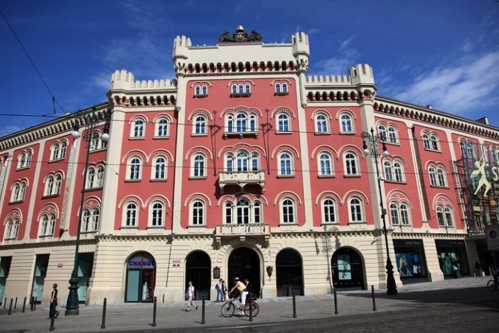 Одним из наиболее красивых торговых центров Праги считается пятиэтажный Palladium, расположенный неподалеку от центра города