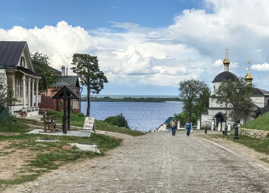 Россия. Татарстан. Московская улица в Свияжске.