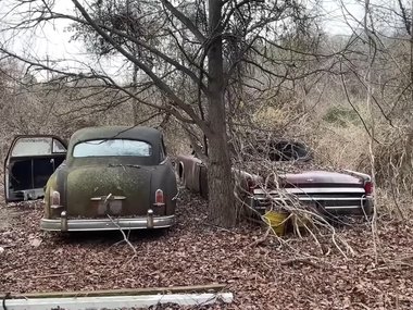 eerie-house-abandoned-for-decades-has-classic-cars-rotting-away-in-the-yard_7.jpeg