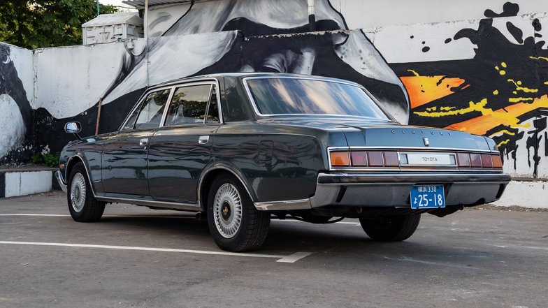 Toyota Century: лимузин для императора