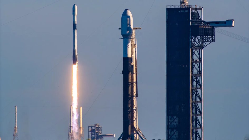 Две ракеты Falcon 9 запуск