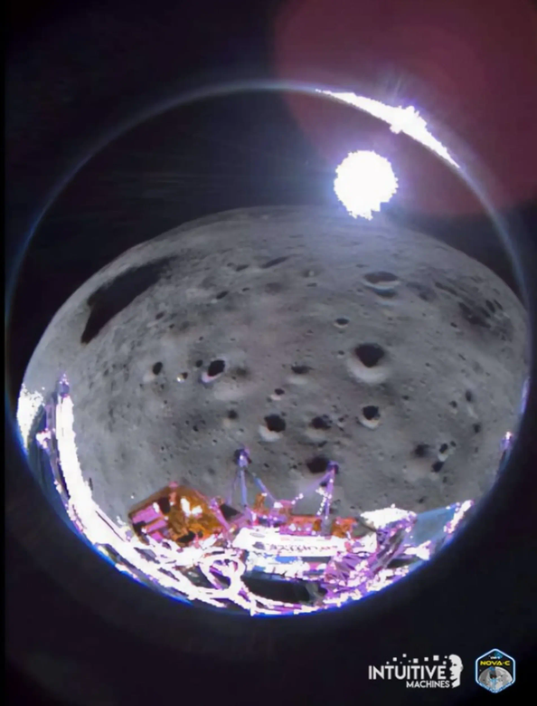 Вид на поверхность Луны с борта «Одиссея»
