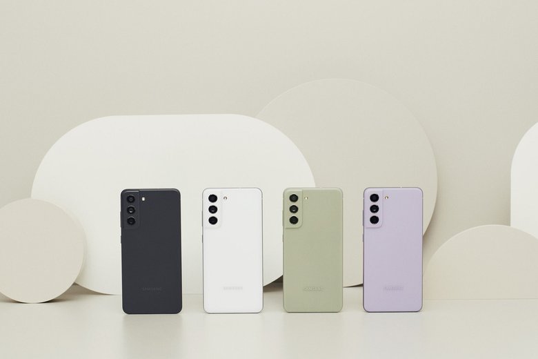 Смартфон доступен в четырех цветах: сером, белом, зеленом и фиолетовом. Фото: Samsung