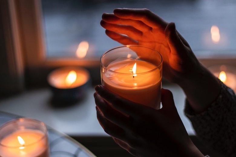 Многие свечи содержат толуол и бензидин, которые могут быть опасны для людей с проблемами со здоровьем.