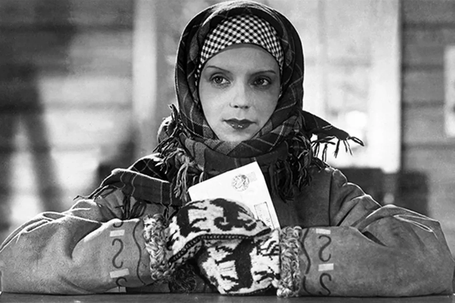 Марина Ладынина в фильме «Свинарка и пастух» Марина Ладынина в фильме «Свинарка и пастух»