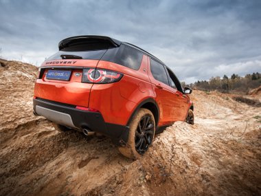 slide image for gallery: 19085 | Jeep Cherokee и Land Rover Discovery Sport