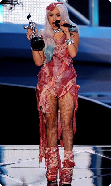 Платье из мяса Lady GaGa