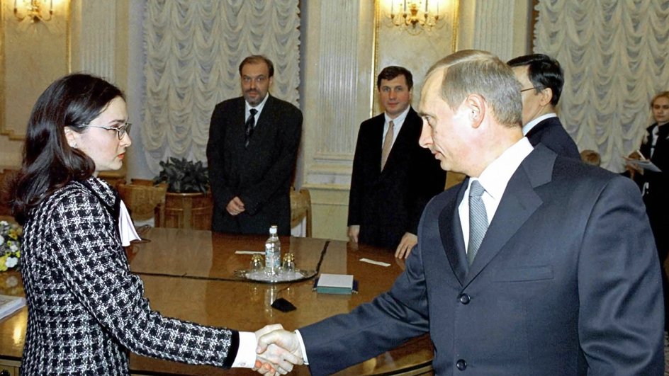 Владимир Путин и Эльвира Набиуллина Владимир Путин и Эльвира Набиуллина