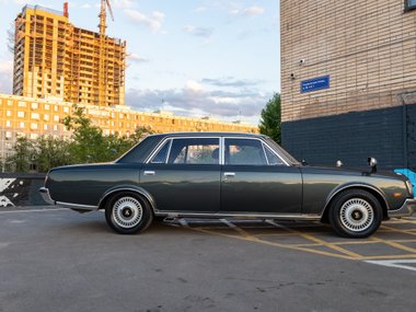 Toyota Century: лимузин для императора