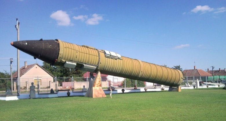 Музейный экспонат РТ-23УТТХ в модификации 15Ж60 (шахтного базирования). От «железнодорожной» отличалась в основном обтекателем. Источник: militaryarms.ru