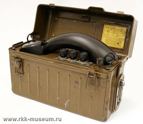 Телефонный аппарат ТАБИП-1 образца 1941 года. Телефонный аппарат ТАБИП-1 образца 1941 года.