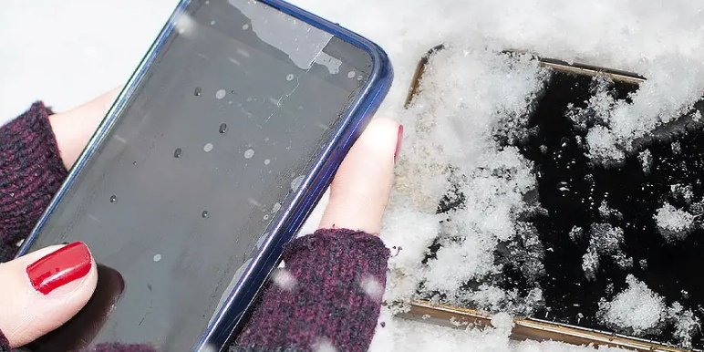 Смартфон на морозе и в снегу
