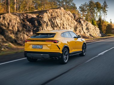 slide image for gallery: 26717 | Lamborghini Urus