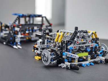slide image for gallery: 23646 | Bugatti Chiron в масштабе 1:8
