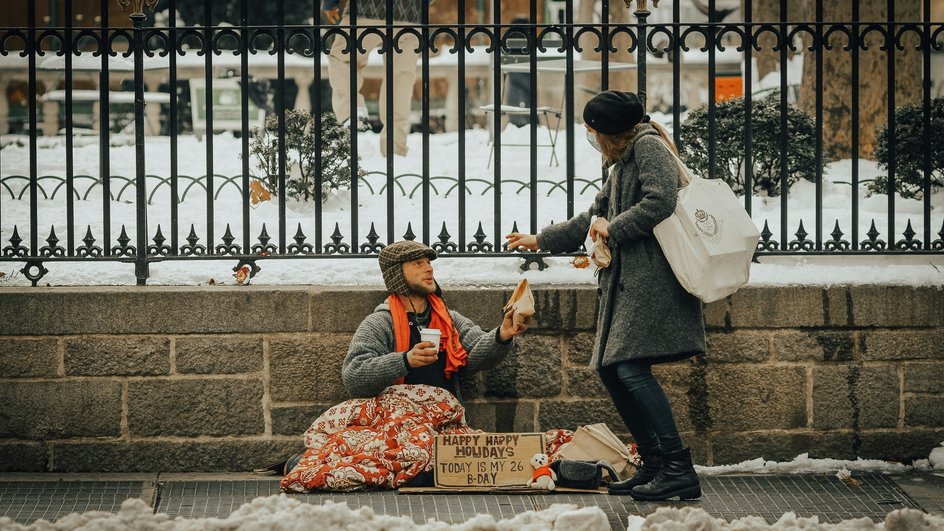 Бедность Бедность