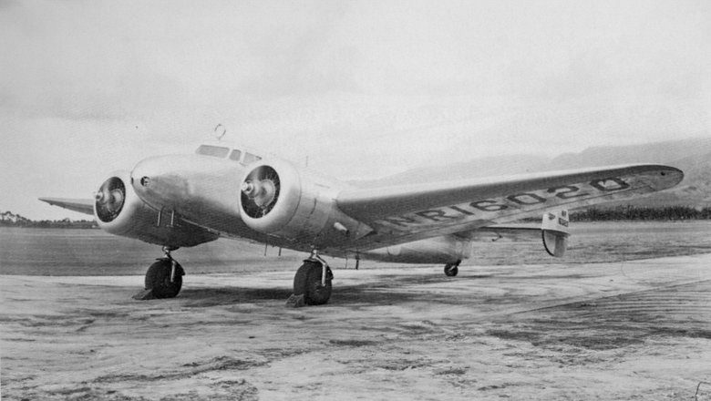 Самолет Амелии Эрхарт Lockheed L-10E Electra. При подготовке к полету большая часть иллюминаторов была закрыта, а в фюзеляже были установлены дополнительные баки