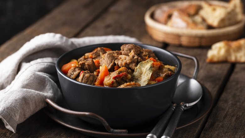 Гуляш, мясо тушеное, жаркое Гуляш, мясо тушеное, жаркое