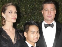 Анджелина Джоли с Брэдом Питтом и сыном Мэддоксом