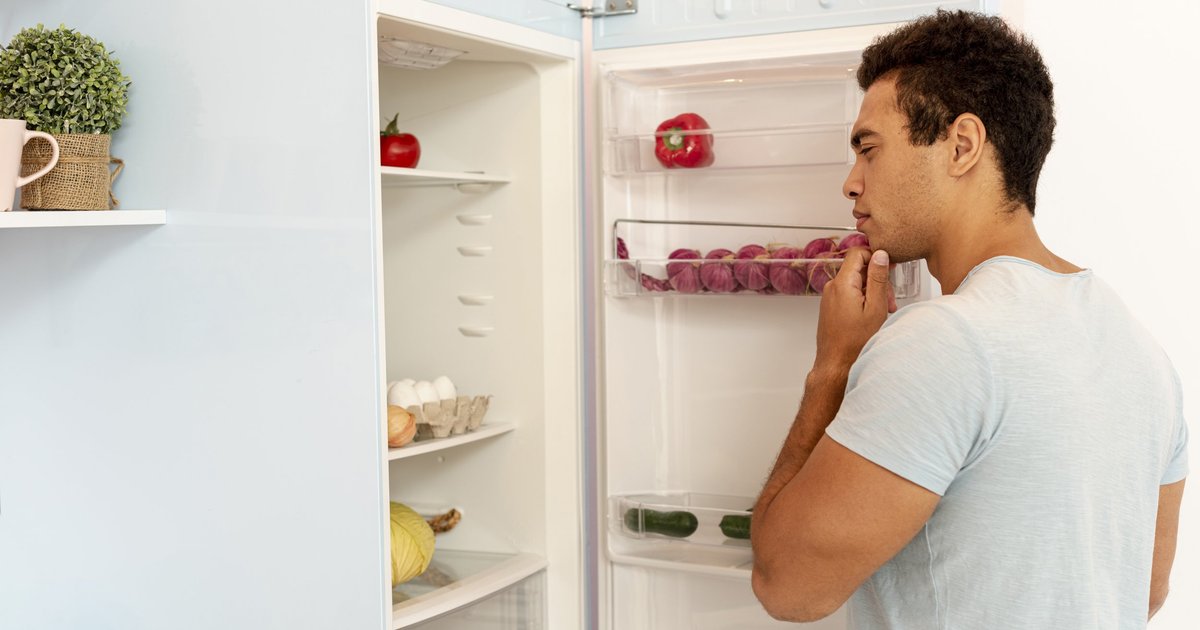 Эксперт рассказал, почему в холодильнике появляется иней