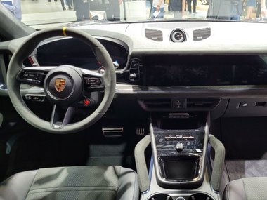 Porsche Cayenne 2023 - своя съемка
