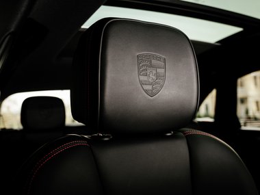 slide image for gallery: 26866 | Porsche Macan сиденья