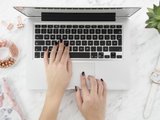 работа за компьютером черный маникюр работа за компьютером черный маникюр