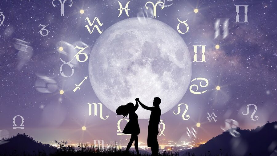 На ночном небе - знаки зодиака, на земле танцует пара. На ночном небе - знаки зодиака, на земле танцует пара.