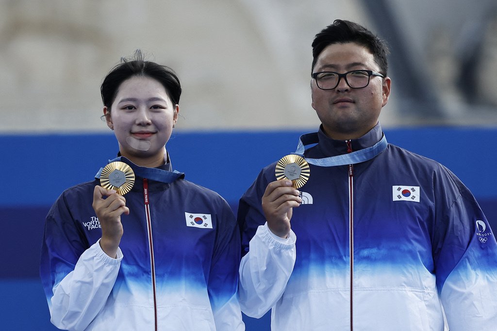 Южнокорейцы выиграли золото в смешанном командном первенстве в стрельбе из лука