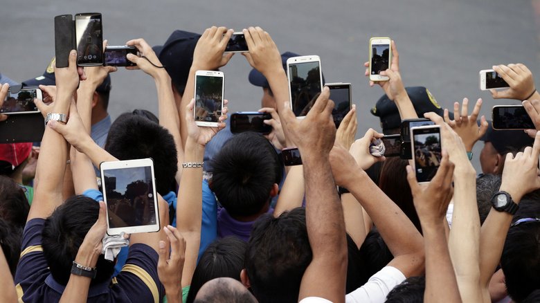 Эрик Чен уверен, что безрамочные смартфоны хлынут на рынок уже в следующем году. / Фото – AP Images