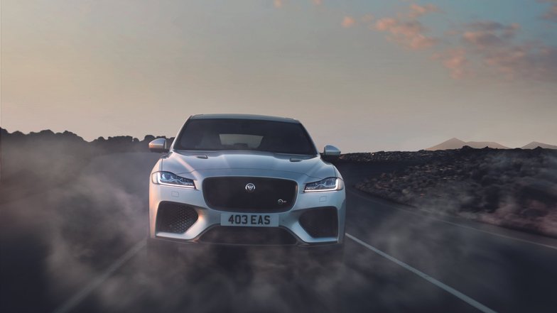 slide image for gallery: 23582 | Jaguar F-Pace SVR