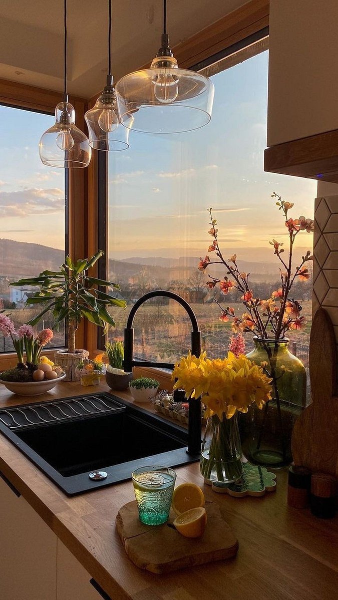 7 красивых рабочих зон у окна на кухне