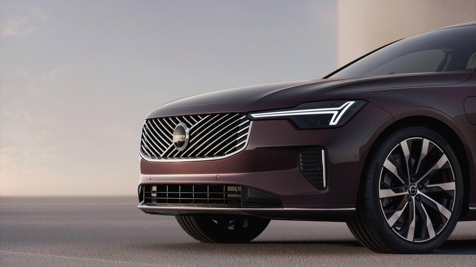 Volvo обновила седан S90 Volvo обновила седан S90