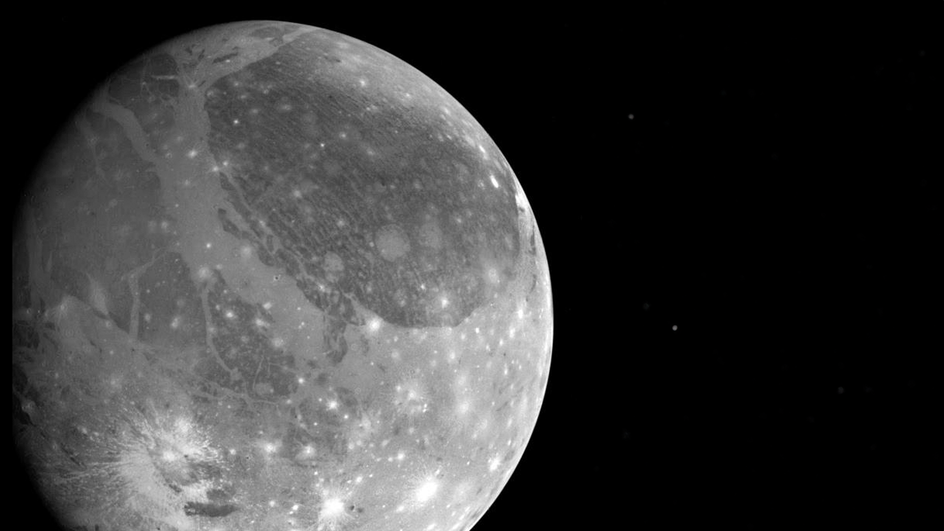 Изображение Ганимеда, сделанное Galileo