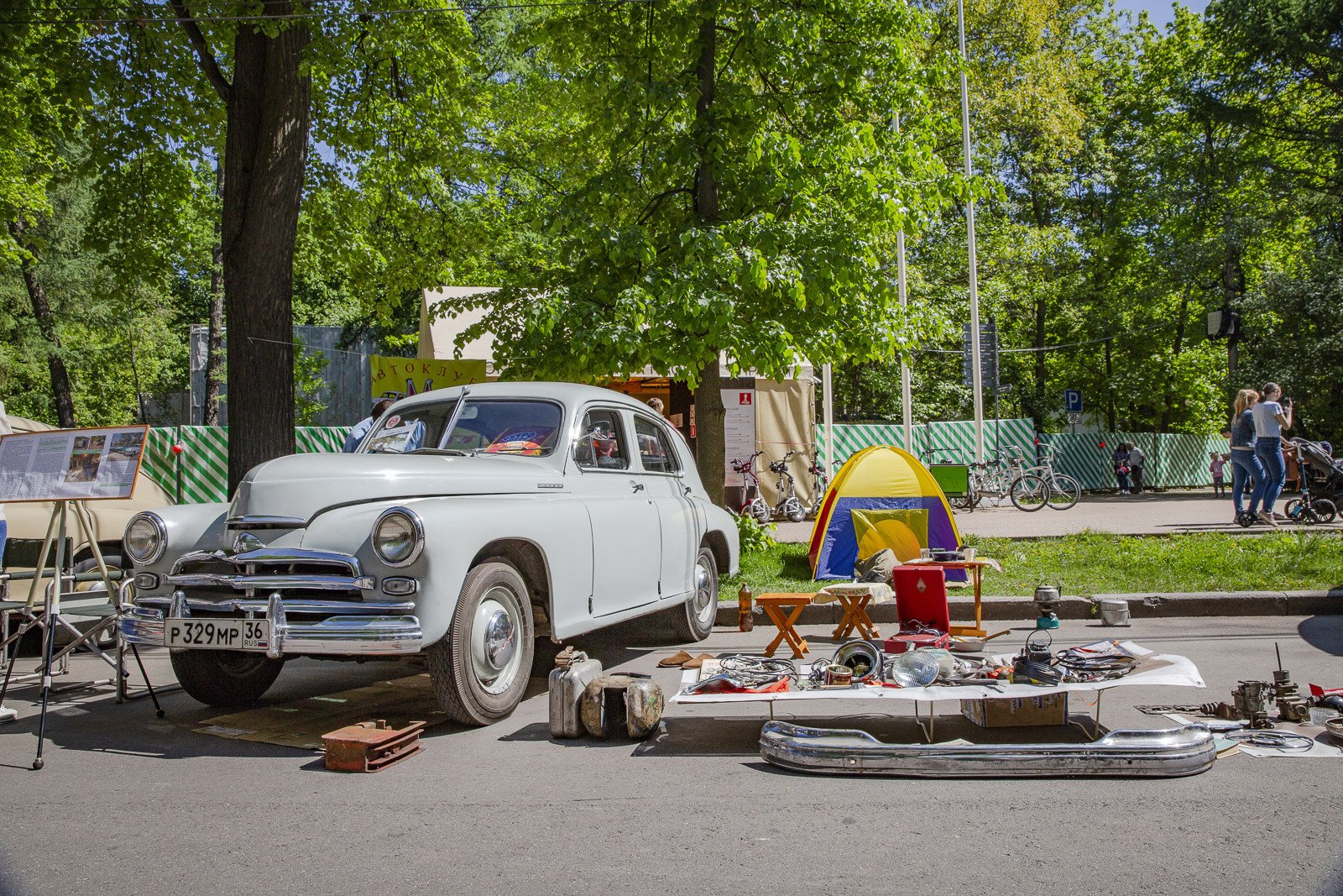 Очень красивые и редкие автомобили из Москвы (фото)