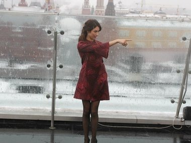 Slide image for gallery: 2621 | Актриса Ольга Куриленко прилетела в Москву вместе с Томом Крузом