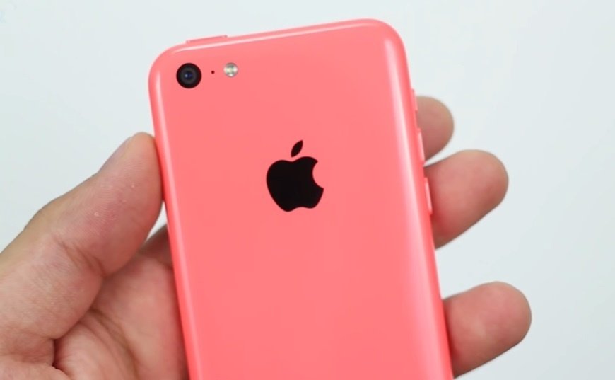 Розовый iPhone 5C. Фото: Daniel Romero / YouTube
