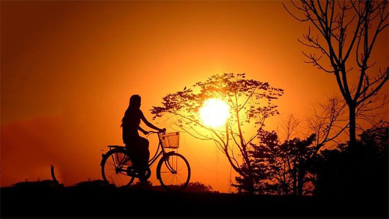 Езда на велосипеде — здоровый и экологичный способ перемещения во всё более теплом климате. Фото: Getty Images/BBC