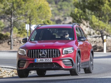 slide image for gallery: 25371 | Mercedes GLB AMG