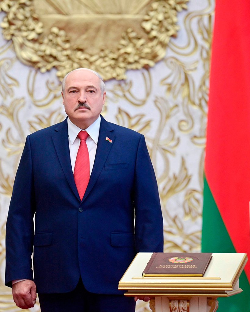 Александр Лукашенко победил в эстафетной гонке «Минской лыжни»