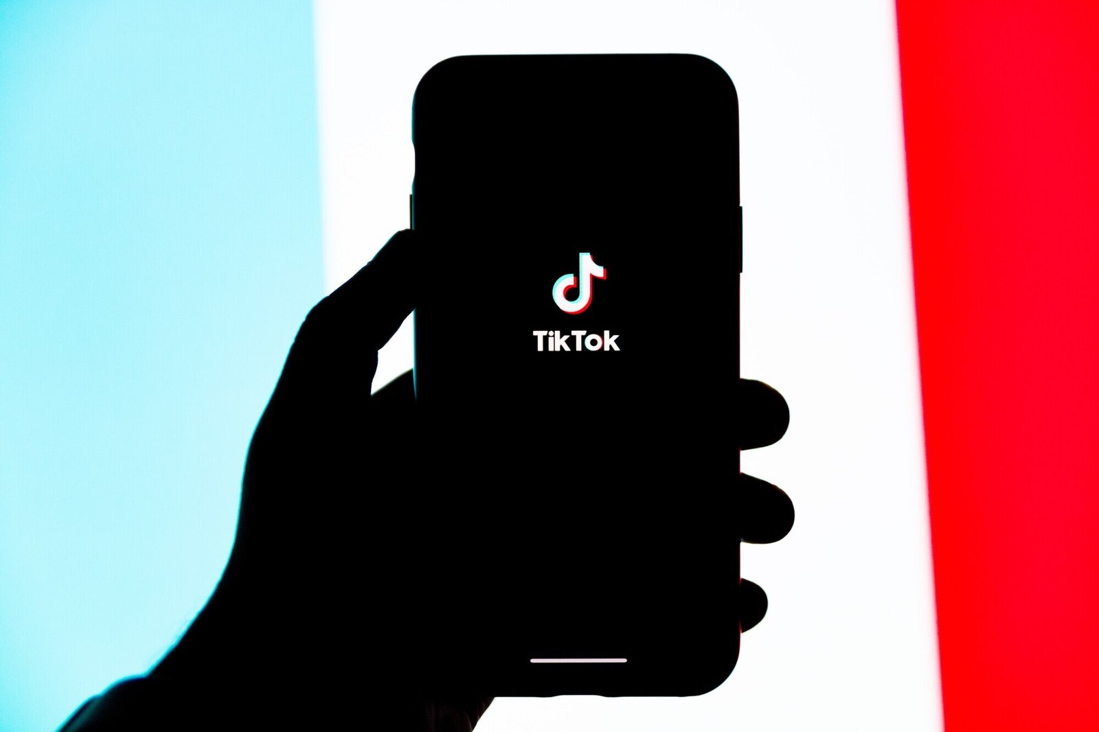 В TikTok появились разделенные на клипы пиратские копии фильмов - Hi-Tech  Mail