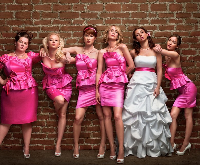 Подружки невесты в одинаковых платьях — та традиция, которую не стоит перенимать из американских ромкомов