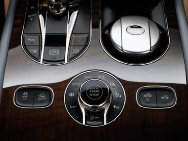 slide image for gallery: 17726 | Bentley Bentayga 2