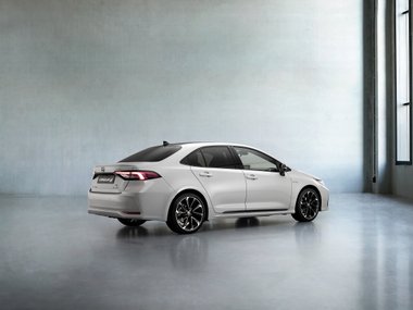 slide image for gallery: 26284 | Toyota Corolla GR Sport