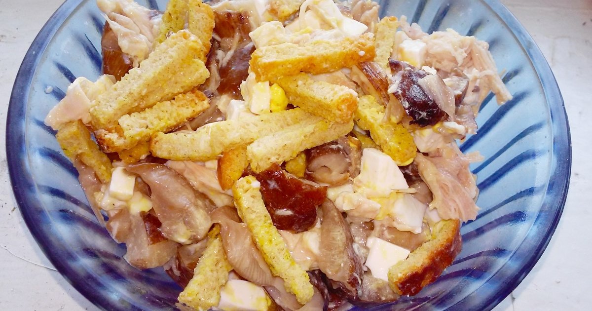 Салат с грибами и сухариками и курицей рецепт с фото пошагово